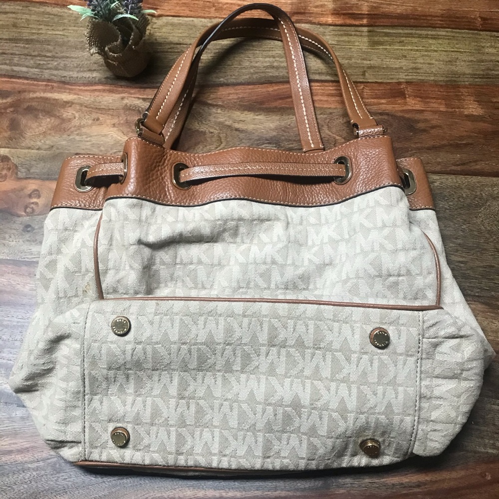 Michael Kors Large Marina Drawstring Shoulder Bag - image 5